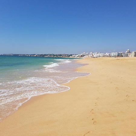 Casa Oliveira - Sunny 2-Bed Retreat Steps From The Beach Armacao de Pera Luaran gambar