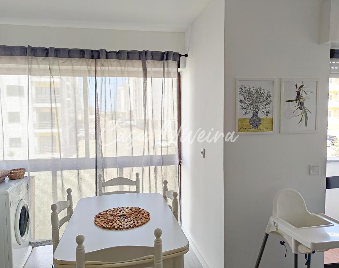 Casa Oliveira - Sunny 2-Bed Retreat Steps From The Beach Armacao de Pera Luaran gambar