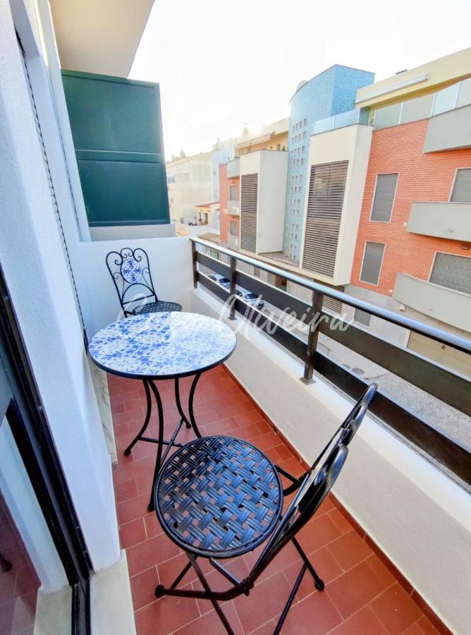 Casa Oliveira - Sunny 2-Bed Retreat Steps From The Beach Armacao de Pera Luaran gambar