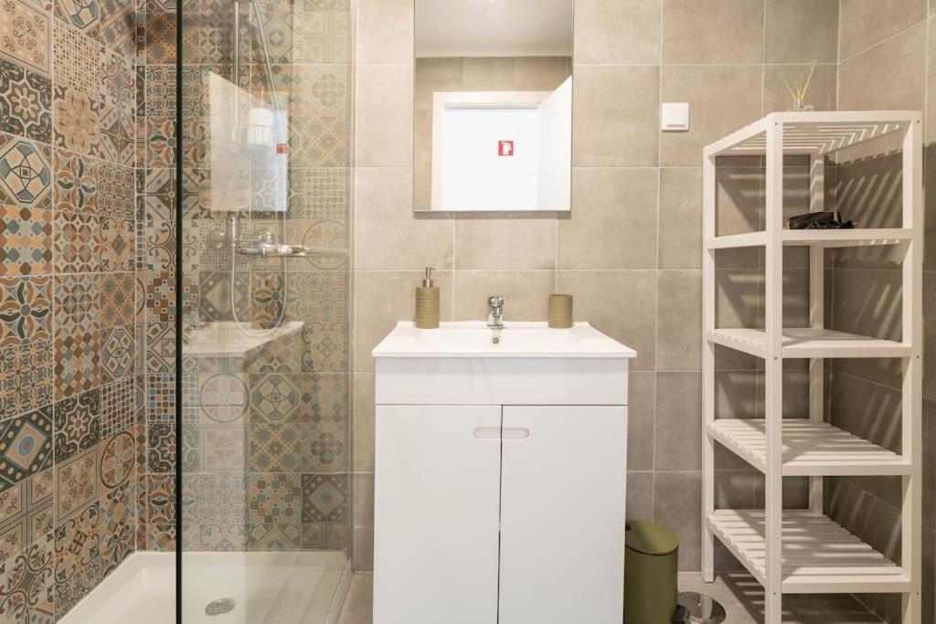 Casa Oliveira - Sunny 2-Bed Retreat Steps From The Beach Armacao de Pera Luaran gambar