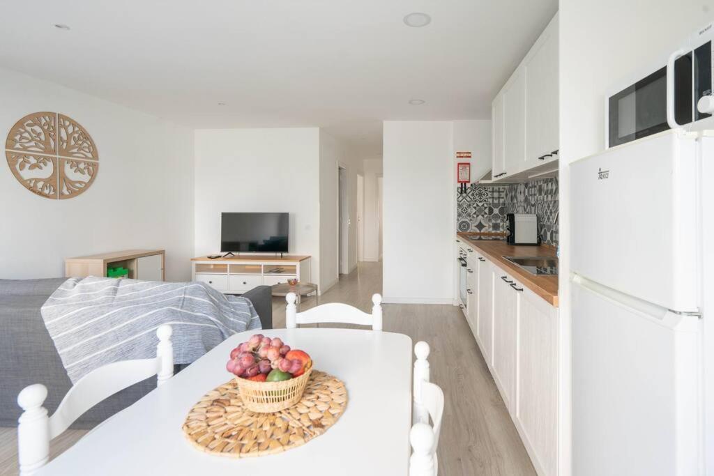 Casa Oliveira - Sunny 2-Bed Retreat Steps From The Beach Armacao de Pera Luaran gambar