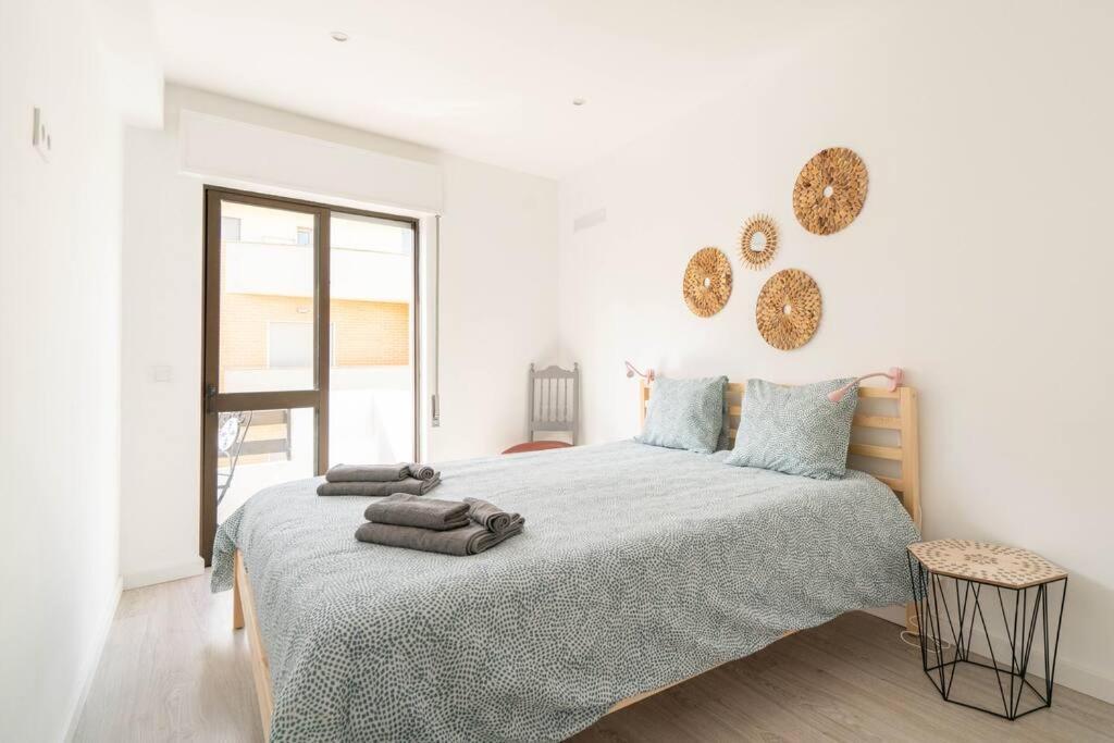 Casa Oliveira - Sunny 2-Bed Retreat Steps From The Beach Armacao de Pera Luaran gambar