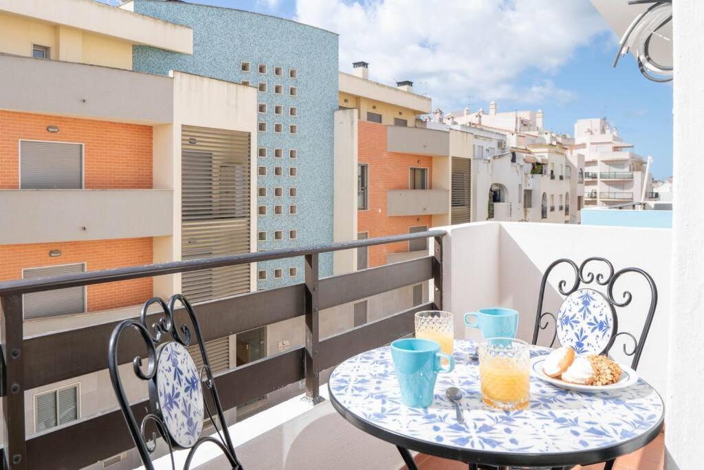Casa Oliveira - Sunny 2-Bed Retreat Steps From The Beach Armacao de Pera Luaran gambar