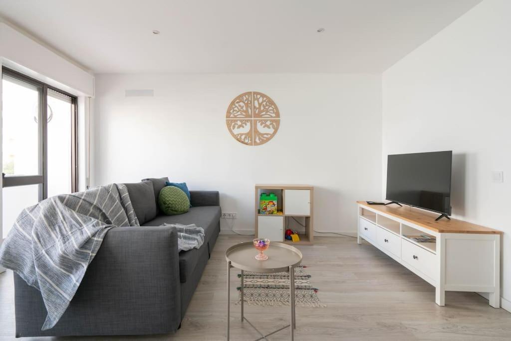 Casa Oliveira - Sunny 2-Bed Retreat Steps From The Beach Armacao de Pera Luaran gambar
